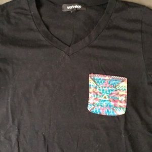 Black pocket tee